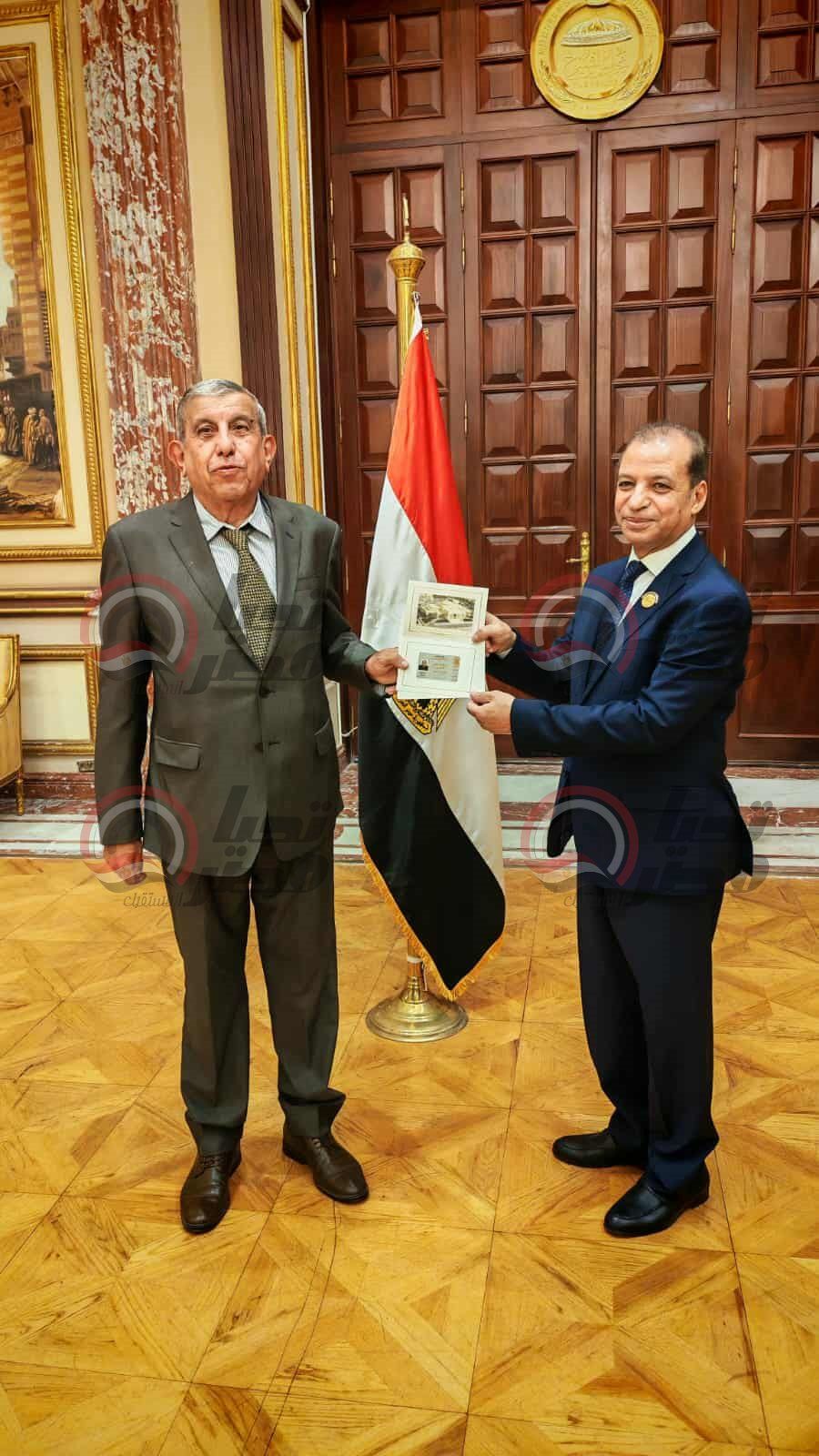 علاء عبد النبي يتسلم كارنيه عضوية مجلس الشيوخ 2025..صور - الخليج الان