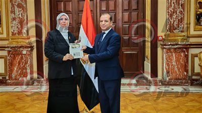 النائبة تيسير محمود تتسلم كارنيه عضوية مجلس الشيوخ 2025..صور - الخليج الان