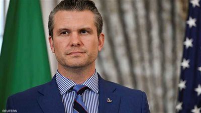 هبوط اضطراري لطائرة وزير الدفاع الأميركي في بريطانيا - الخليج الان