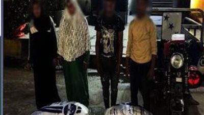 ضبط عاطلين قاما بسرقة جزء من حمولة سيارة وألقوا الحجارة عليها - الخليج الان