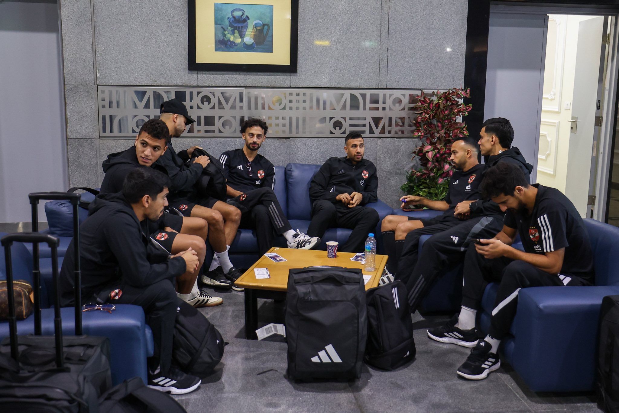بعثة الأهلي تصل مطار القاهرة استعدادًا للسفر إلى بوروندي لخوض مباراة إيجل نوار بدوري الأبطال - الخليج الان