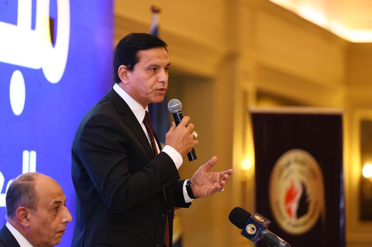 رئيس حماة الوطن يعقد اجتماعا مع أعضاء الحزب المعينين بمجلس الشيوخ - الخليج الان