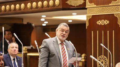 منهم الخرباوي ومحمد كمال مرعي.. أعضاء الشيوخ الجدد يؤدون اليمين الدستورية «صور» - الخليج الان