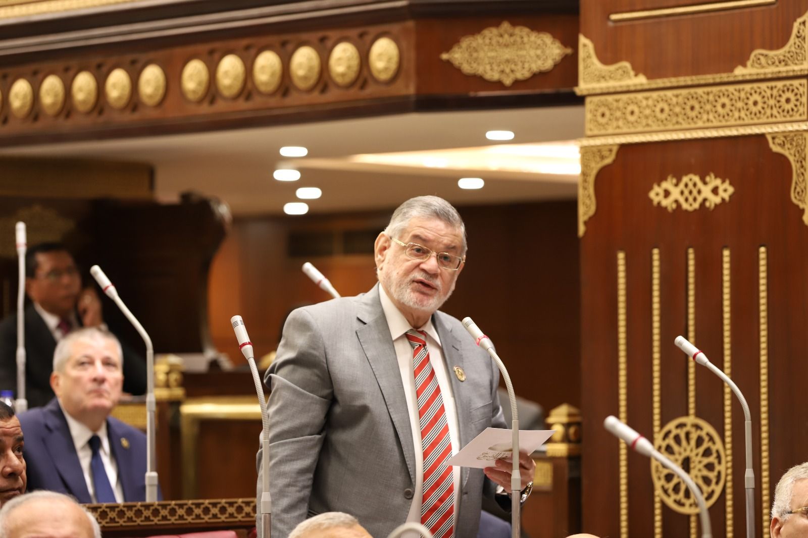 منهم الخرباوي ومحمد كمال مرعي.. أعضاء الشيوخ الجدد يؤدون اليمين الدستورية «صور» - الخليج الان