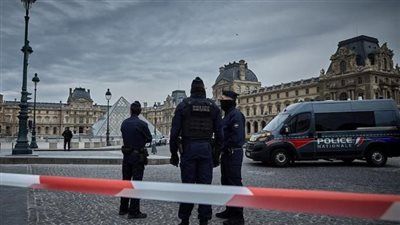 سرقة مدوية تهز باريس.. تفاصيل اختفاء مجوهرات نابليون من متحف اللوفر - الخليج الان