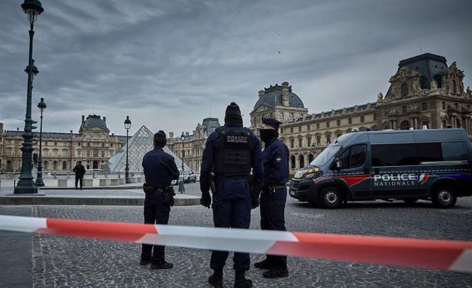 «بعد اختفاء مجوهرات ملكية».. كم مرة تعرض متحف اللوفر لعمليات سرقة؟ - الخليج الان