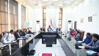 نائب محافظ مطروح يستقبل وفد المجلس القومي لحقوق الإنسان بمكتبة مصر العامة - الخليج الان