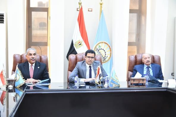نائب محافظ مطروح يستقبل وفد المجلس القومي لحقوق الإنسان بمكتبة مصر العامة - الخليج الان
