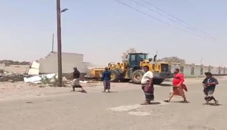 وحدة حماية الأراضي توفر الحماية الأمنية لفتح طريق شارع الأربعين بجعولة دار سعد