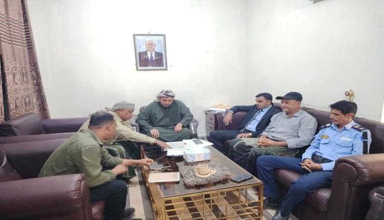 سقطرى.. اجتماع يبحث خطة تنظيم مواقف المركبات ومواقع الوقوف