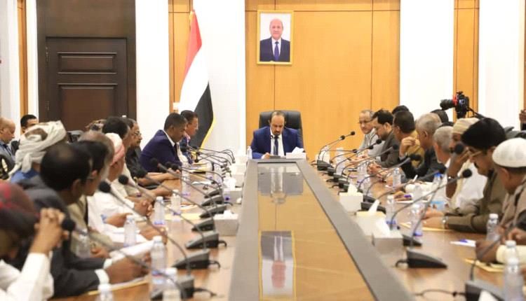 محافظ حضرموت يؤكد على أهمية الوجود الميداني لقيادات السلطات المحلية في مديرياتهم