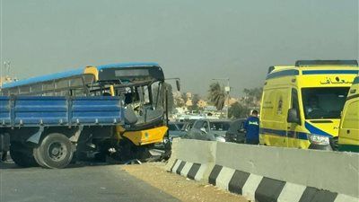 الأتوبيس دخل في الحاجز.. حادث على الطريق السياحي يؤدي لكثافات شديدة باتجاه المنيب - الخليج الان
