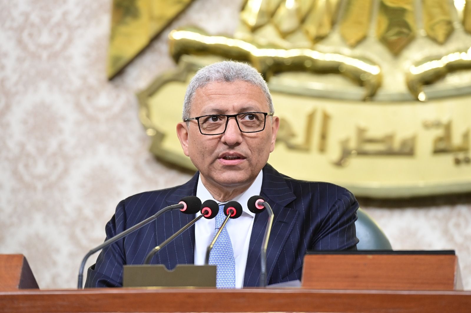 رسوم ومنح وقروض.. جلسة ساخنة في مجلس النواب.. البرلمان يقر 50 جنيها على التصديقات بالداخل و 20 دولار على التأشيرات بالخارج.. ويمرر 3 اتفاقيات جمهورية - الخليج الان