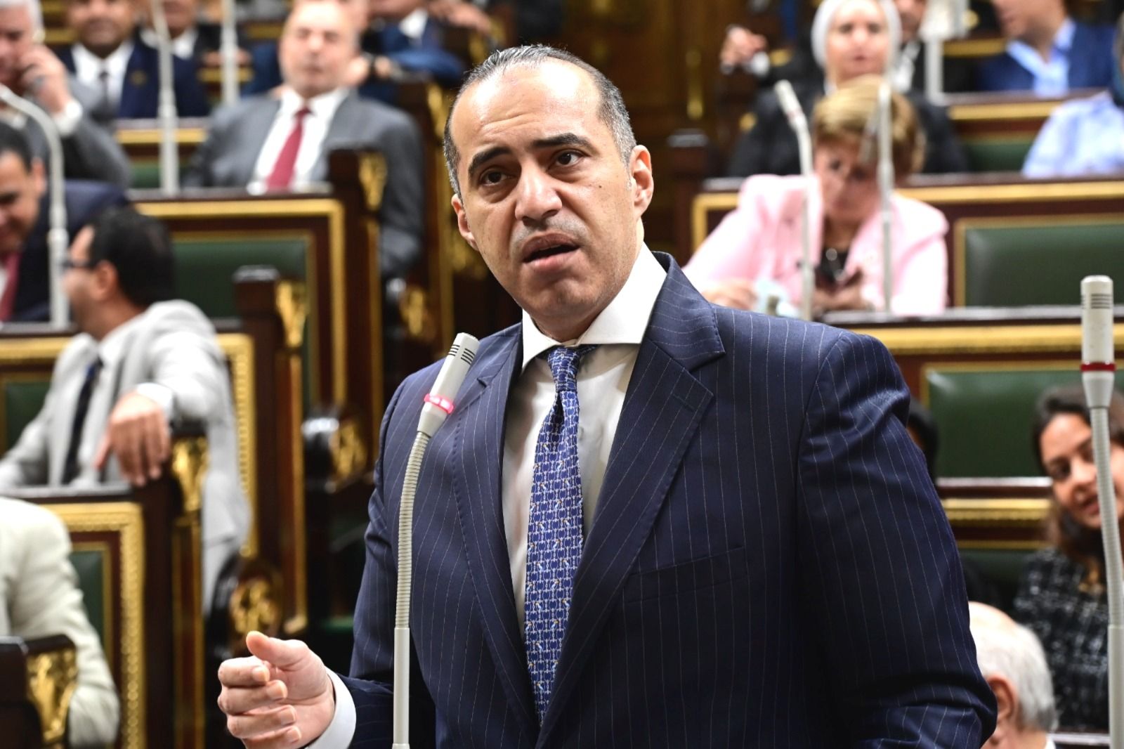 رسوم ومنح وقروض.. جلسة ساخنة في مجلس النواب.. البرلمان يقر 50 جنيها على التصديقات بالداخل و 20 دولار على التأشيرات بالخارج.. ويمرر 3 اتفاقيات جمهورية - الخليج الان