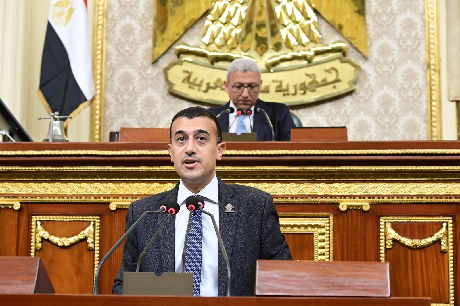 رسوم ومنح وقروض.. جلسة ساخنة في مجلس النواب.. البرلمان يقر 50 جنيها على التصديقات بالداخل و 20 دولار على التأشيرات بالخارج.. ويمرر 3 اتفاقيات جمهورية - الخليج الان