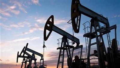 سعر النفط اليوم.. مخزونات النفط الأمريكية تعصف بالأسواق العالمية وتضغط على الأسعار - الخليج الان