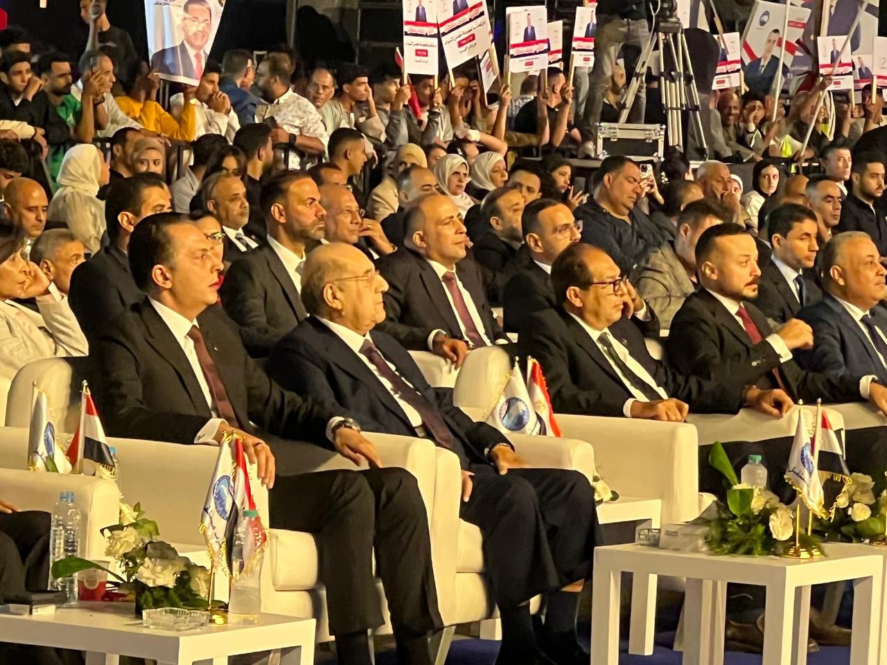 النائب أحمد عبد الجواد يتحدث عن وجود رجال الأعمال بمستقبل وطن: يمثلون نسبة محدودة لا تتجاوز 10% من المرشحين وجودهم طبيعي لأنهم جزء من النسيج الاجتماعي المصري واختيارهم جاء وفق معايير موضوعية - الخليج الان
