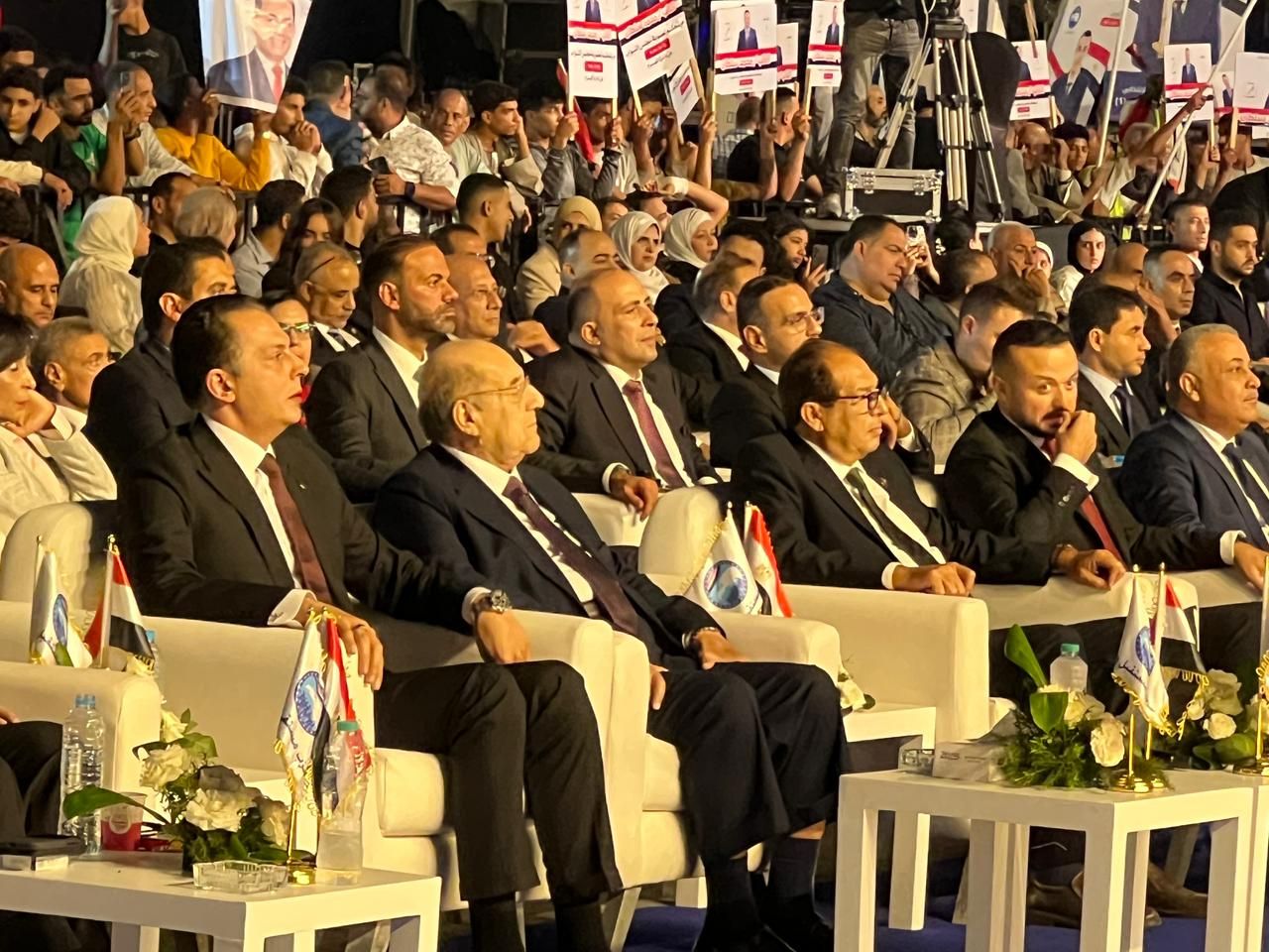 النائب أحمد عبد الجواد يتحدث عن وجود رجال الأعمال بمستقبل وطن: يمثلون نسبة محدودة لا تتجاوز 10% من المرشحين وجودهم طبيعي لأنهم جزء من النسيج الاجتماعي المصري واختيارهم جاء وفق معايير موضوعية - الخليج الان