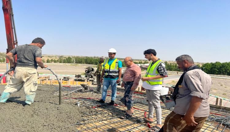 تواصل الأعمال الإنشائية في مشروع حديقة لحج الكبرى