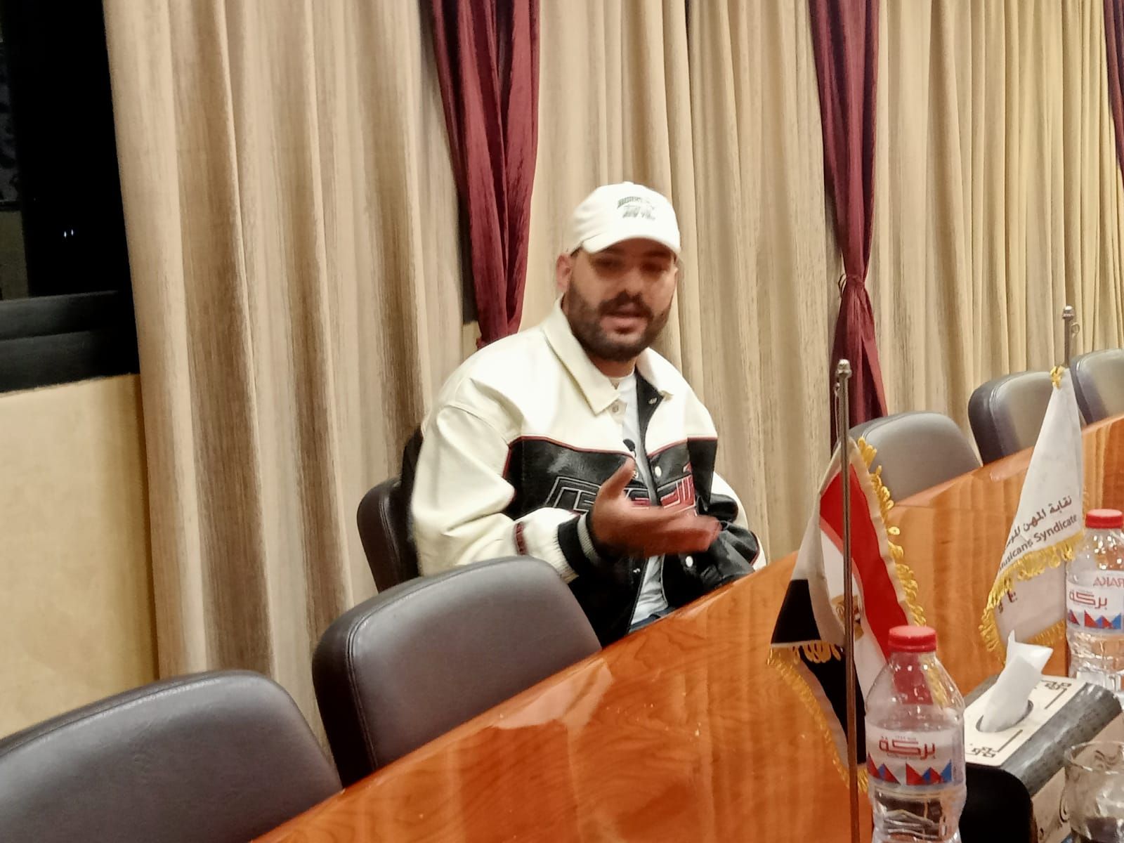 أثناء التحقيق معه.. مسلم ينفي اعتصامه أمام النقابة: كنت رايح أطلب من النقيب يرجعني - الخليج الان