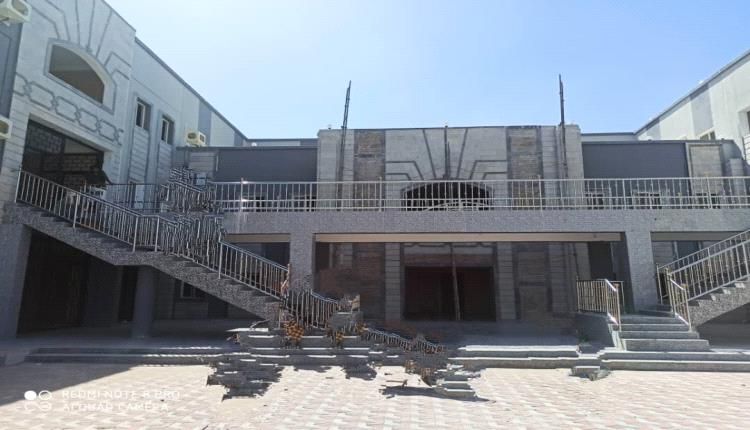 لحج.. منع صحفيين واعلاميين من دخول مبنى ديوان المحافظة خلال زيارة وزير الصناعة