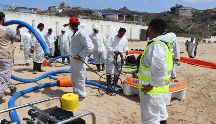 تدريب عملي ميداني في البحر حول استخدام معدات مكافحة التلوث في البحر ..صور