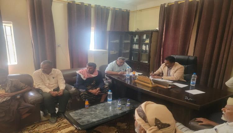 مكتب الأشغال العامة والطرق بمحافظة شبوة يعقد اجتماعًا برئاسة المهندس عوض أحمد رويس