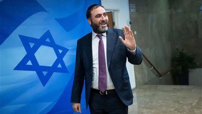 غزيّون يغادرون مطار رامون إلى وجهات دولية بتنسيق خاص - الخليج الان