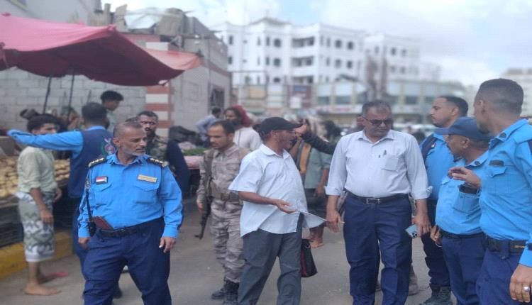 حملة ميدانية تعيد الانضباط لجولة القاهرة وتزيل العشوائيات المعيقة لحركة السير