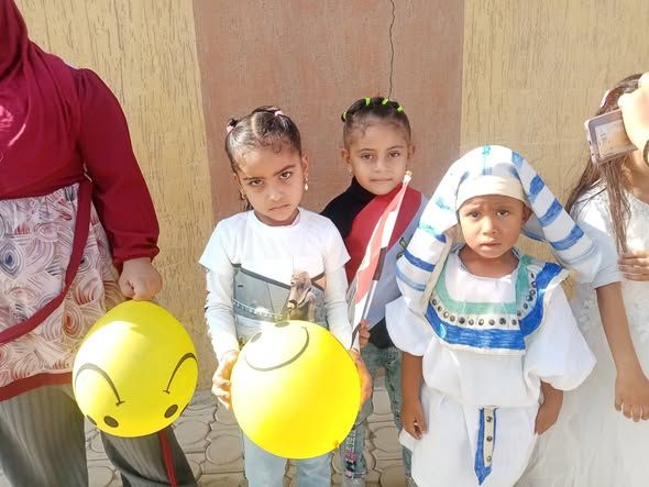 بالتزامن مع أعياد الطفولة.. رئيس مدينة القصير يستقبل عدد من الأطفال بالوحدة المحلية - الخليج الان