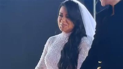 كان نفسي جوزي يكون معايا.. رانيا يوسف تظهر بفستان زفاف| ما القصة - الخليج الان