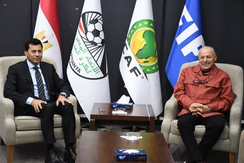 هاني أبوريدة يستقبل وزير الرياضة تنفيذًا لتوجيهات الرئيس السيسي لدعم كرة القدم المصرية - الخليج الان