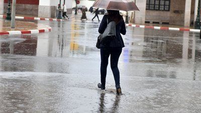 الطقس غدا ..تحذيرات عاجلة من أمطار رعدية وشبورة كثيفة وانخفاض درجات الحرارة - الخليج الان