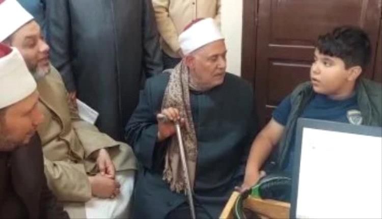 طفل من ذوي الهمم يحفظ القرآن ويدهش لجنة التحكيم