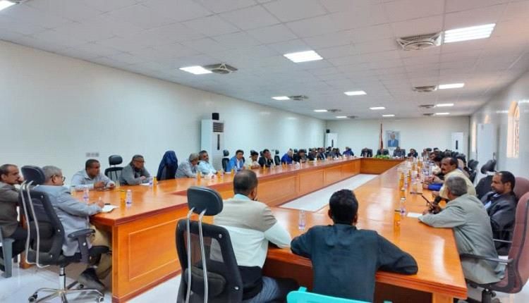 تنفيذي شبوة يبحث تقريري مكتب الصناعة والتجارة وفرع الهيئة العامة للمواصفات ومشروع موازنة المحافظة