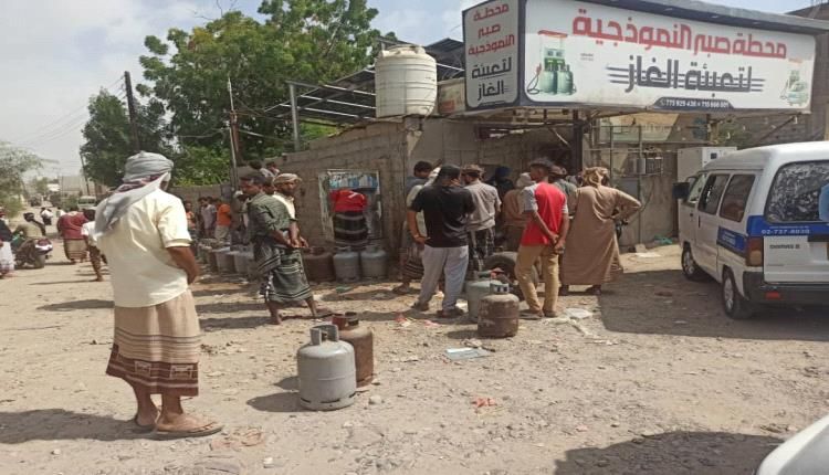 لحج.. تفاوت سعر مادة الغاز بعد إغلاق معظم المحطات