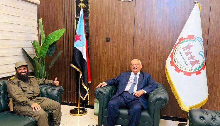 القائد العام لقوات الحزام الأمني يؤكد على أهمية توحيد الجهود المؤسسية