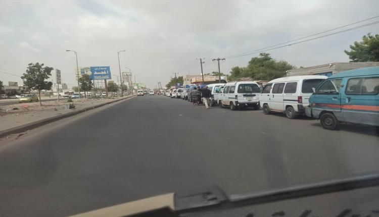 ازمة الغاز وانقطاع الكهرباء وتأخر الرواتب ثلاثي يفاقم معاناة المواطنين بلحج