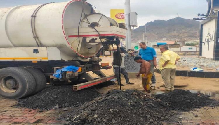 نزول مفاجئ لباخبيرة للاطلاع على أعمال الصرف الصحي في المعلا