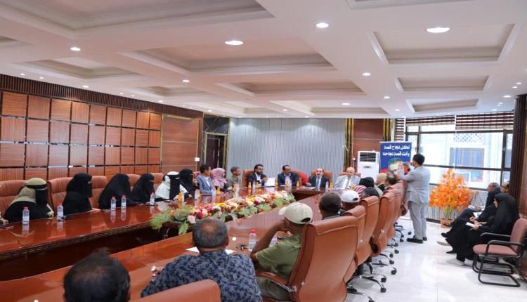 مدير عام خورمكسر يستقبل فريق التوجيه والرقابة الرئاسي للمجلس الانتقالي الجنوبي