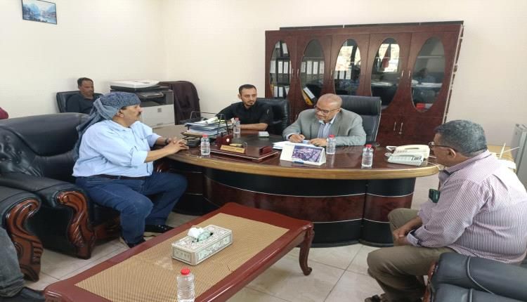 باذيب يطلع على سير المشاريع المنفذة في المؤسسة العامة للاتصالات بعدن