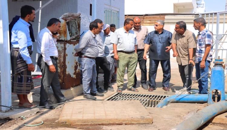 نائب المحافظ: السلطة المحلية بعدن عازمة على إنهاء مشاكل الصرف الصحي بمديرية خور مكسر مع نهاية العام الجاري 