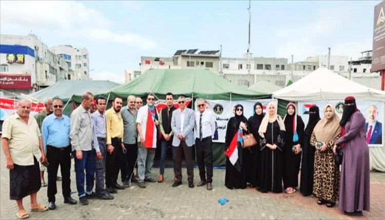 وزارة لتربية والتعليم تجدد العهد للرئيس الزُبيدي من قلب ساحات الاعتصام