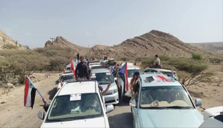 حشود ضخمة من أبناء يافع تتجه إلى عدن للمشاركة في اعتصام ساحة العروض