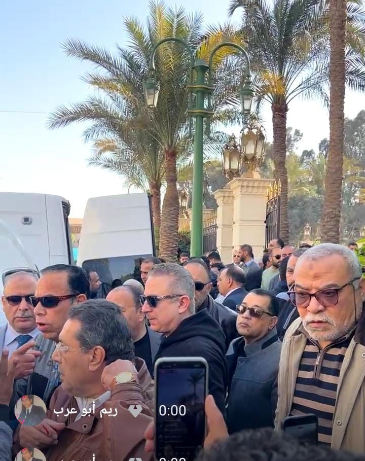 بحضور أحمد سعيد عبد الغني.. لقطات مؤثرة في جنازة طارق الأمير| صور - الخليج الان