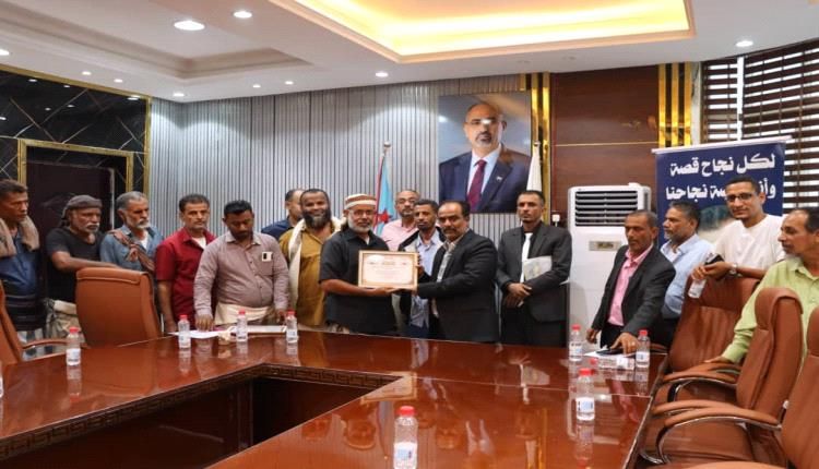 أهالي العريش بخورمكسر يكرّمون مدير عام المديرية عواس الزهري تقديرًا لجهوده الخدمية