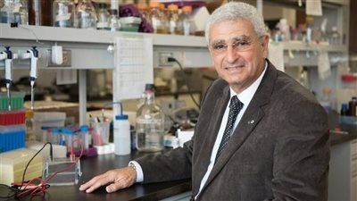 «إنجاز مصري علمي عالمي جديد».. من هو الدكتور نبيل صيدح الفائز بجائزة نوابغ العرب عن فئة الطب؟ - الخليج الان