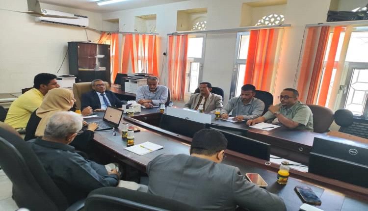 لقاء بوزارة التربية بعدن يناقش إجراءات تشغيل المطبخ المدرسي في مديرية تبن بلحج