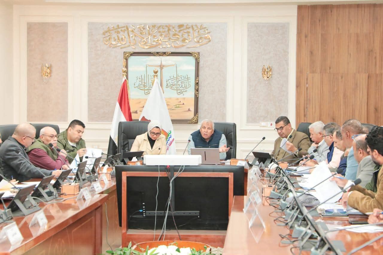 استعدادًا للموجة ٢٨ من إزالة التعديات.. محافظ الوادي الجديد يتابع موقف ملفات التصالح - الخليج الان