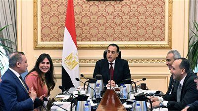 رئيس الوزراء يضع التنمية الحضرية على طاولة التنفيذ.. استثمارات واعدة وخارطة فرص تمتد لـ17 محافظة - الخليج الان